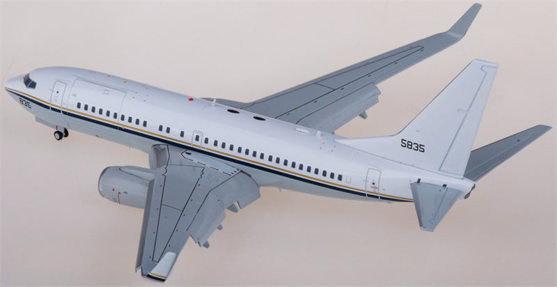 JC Wings US Navy Boeing 737-700 C-40A Clipper 165835 Flaps Down 1:200 Diecast Model view 2