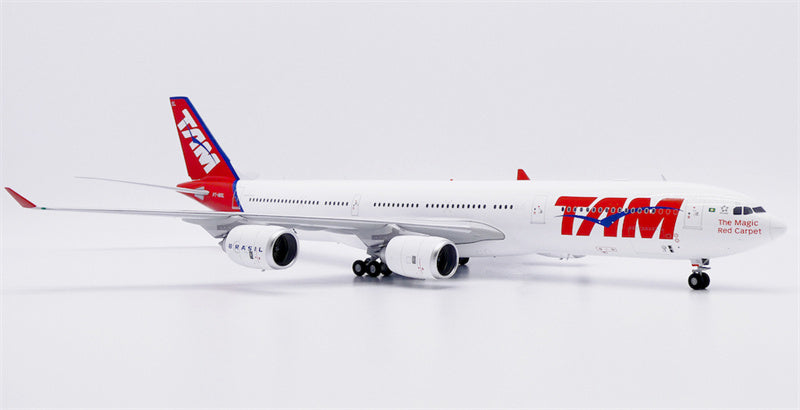 JC Wings 1:200 TAM Airlines Airbus A340-500 PT-MSL Diecast Model view 5