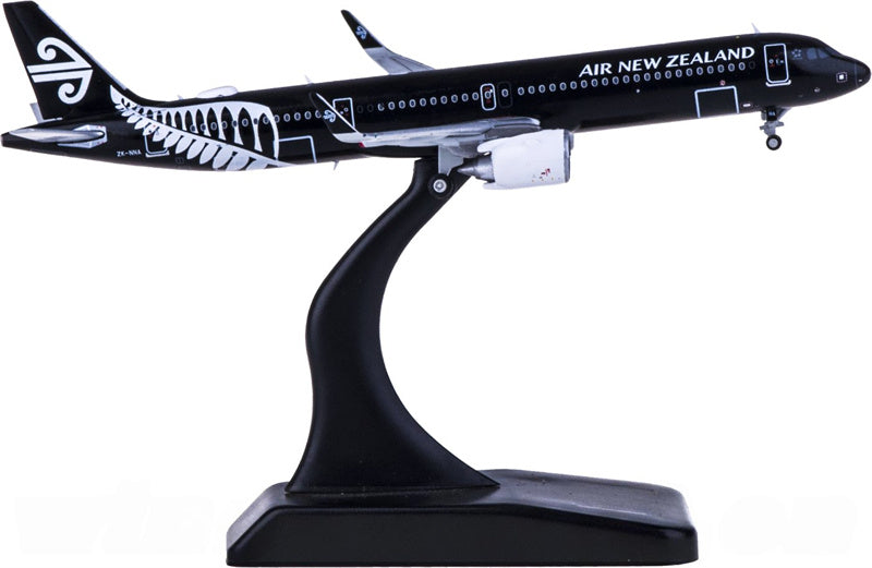 JC Wings 1:400 Air New Zealand Airbus A321neo Black Painting ZK-NNA Diecast Model view 1