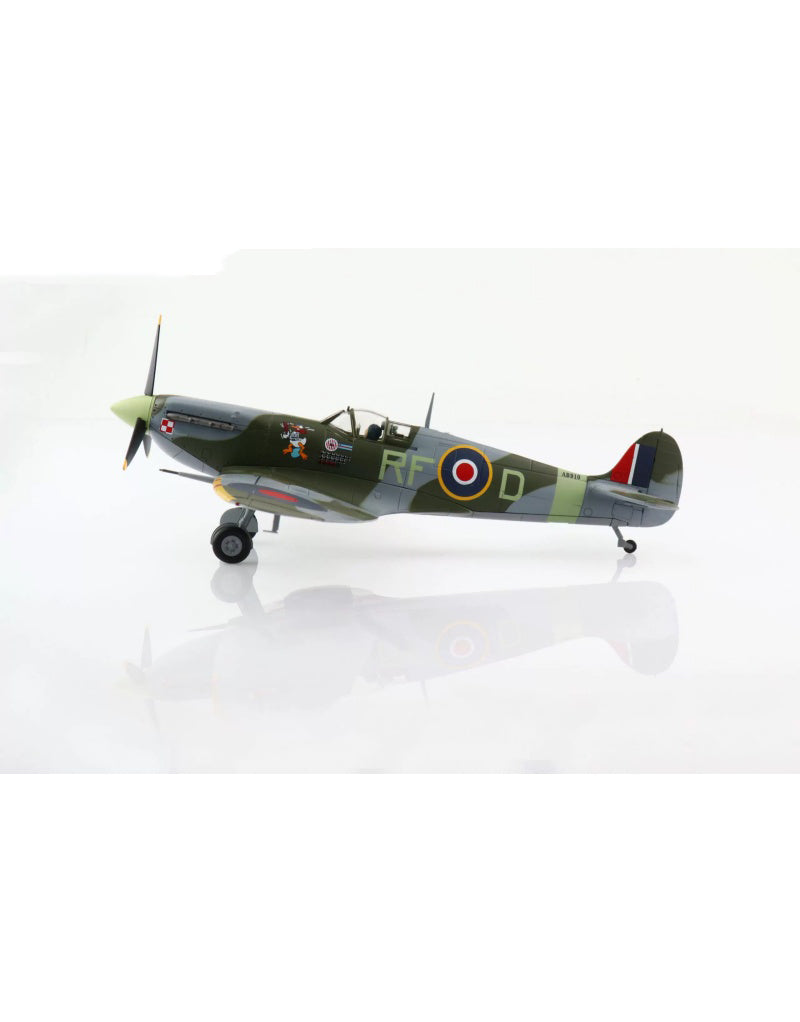 HOBBY MASTER RAF Spitfire MK. Vb Kemble Air Show 1:48 Model 2011  BBMF scheme RF-D/AB910