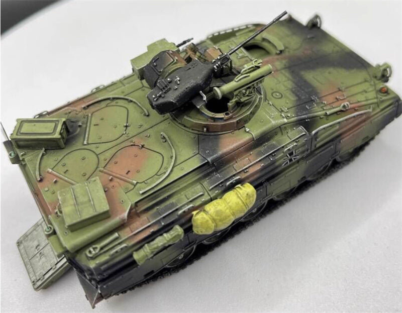 AM German Weasel Infantry Fighting Vehicle NATO Tricolor 1:72 Tank Pre-built Model