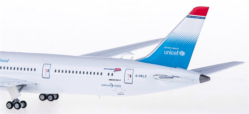 JC Wings Norwegian Air Shuttle Boeing 787-9 G-CKLZ 1:400 Diecast Model view 2