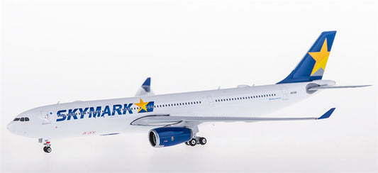 Phoenix Skymark Airlines Airbus A330-300 JA330D 1:400 Diecast Model view 1