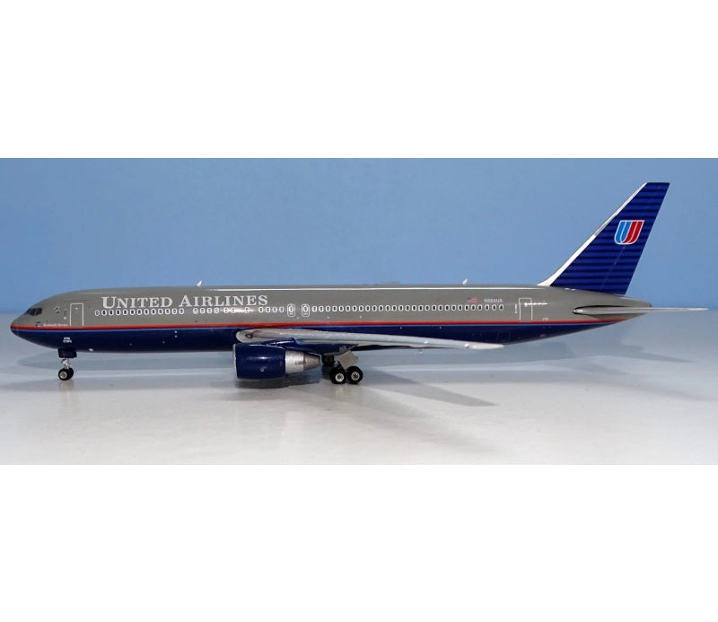 Phoenix 1:400 United Airlines B767-300ER N666UA  DIECAST Model