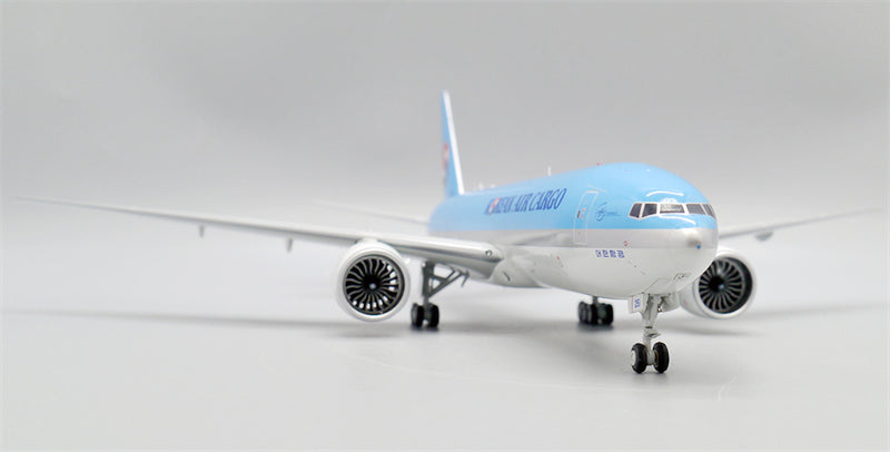 JC Wings 1:200 Korean Air Cargo Boeing 777-200F HL8251 Diecast Model view 2