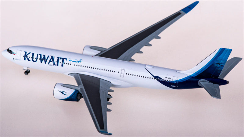 Herpa Kuwait Airways Airbus A330-800neo 9K-APF 1:500 Diecast Model view 4