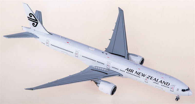 JC Wings 1:400 Air New Zealand Boeing 777-300ER ZK-OKU Diecast Model view 1
