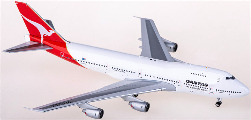 Phoenix Qantas Boeing 747-200 VH-ECC 1:400 Diecast Model view 2