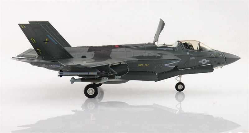 HOBBY MASTER Lockheed F35B Lightning II 169623 VMFA 242 Bats Iwakuni 2024 (beast mode) 1:72 Aircraft Pre-built Model