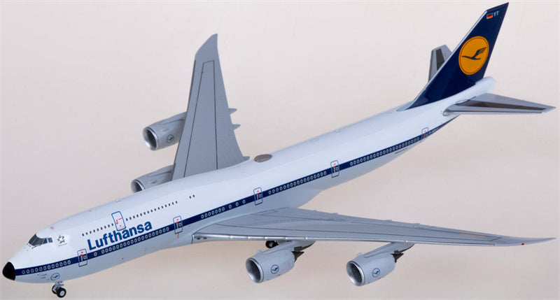 NG Models Lufthansa Boeing 747-8 D-ABYT 1:400 Diecast Model view 4