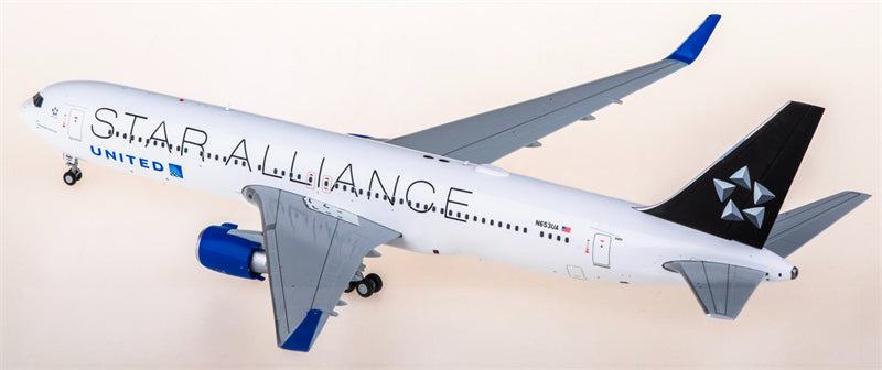 Geminijets 1:200 United Airlines Boeing 767-300ER N653UA Diecast Model view 4