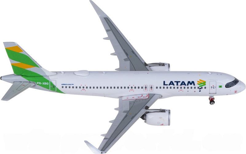 Phoenix LATAM Airbus A320neo PR-XBG 1:400 Diecast Model view 3