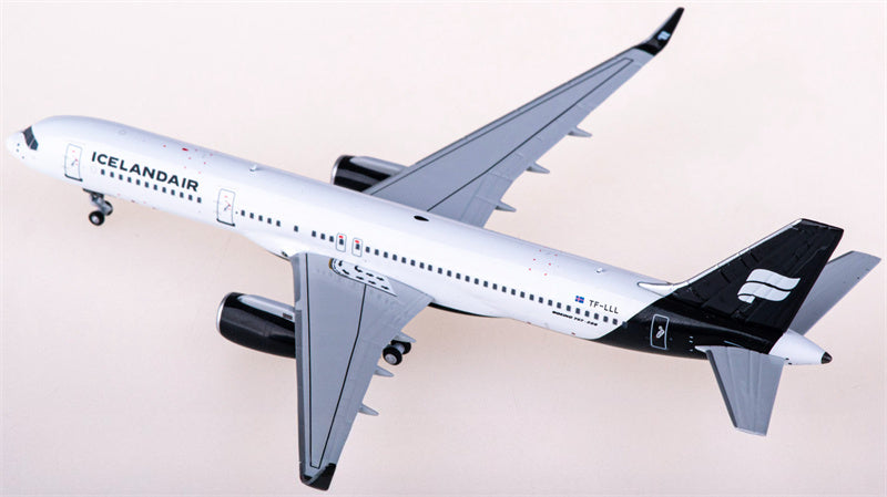 NG Models Icelandair Boeing 757-200 TF-LLL 1:400 Diecast Model view 4