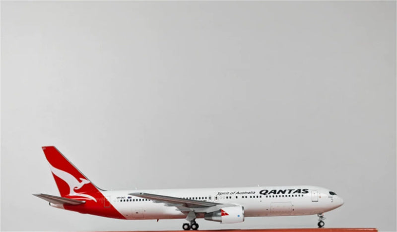 PandaModel 1:400 Qantas Feight B767-300 VH-EFR DIECAST Model