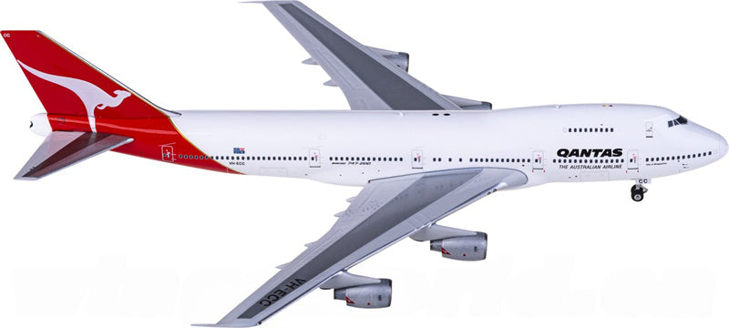 Phoenix Qantas Boeing 747-200 VH-ECC 1:400 Diecast Model view 3