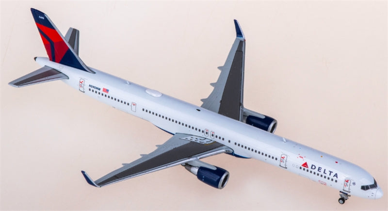 Geminijets Delta Air Lines for Boeing 757-300W N595NW 1:400 Aircraft Pre-built  Airliner Model Display