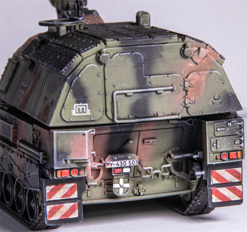 AM German PZH2000 self-propelled howitzer NATO tricolor 1:72 Tank Pre-built Model