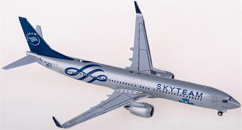 JC Wings KLM Boeing 737-900 PH-BXO Skyteam 1:400 Diecast Model view 2