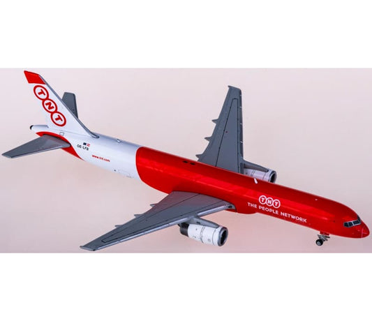 JC Wings TNT Boeing 757-200PF OE-LFB 1:400 Aircraft Pre-built  Airliner Model Display