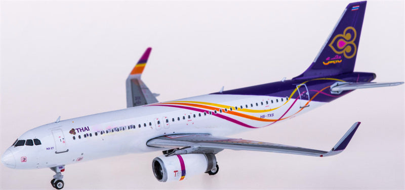 Phoenix THAI Smile Airbus A320 HS-TXS 1:400 Diecast Model view 2