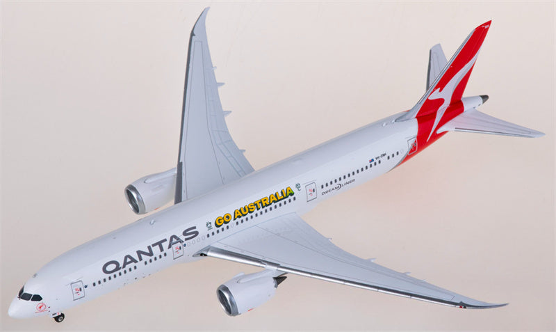 Phoenix 1:400 Qantas Boeing 787 VH-ZNH Diecast Model view 2