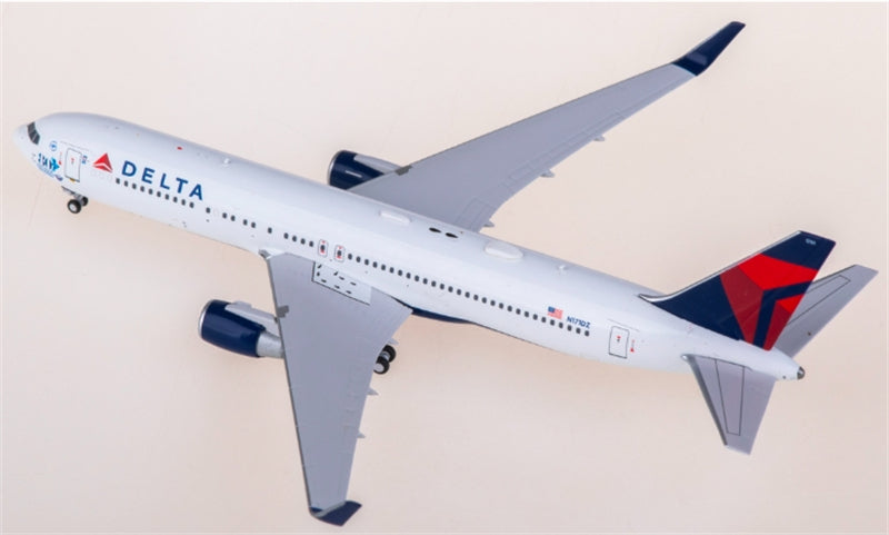 Panda Delta Air Lines Boeing 767-300ER N171DZ 1:400 Diecast Model view 3