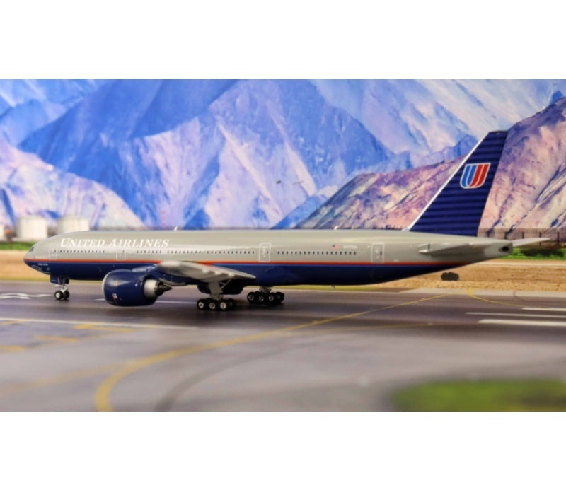 Phoenix 1:400 United Airlines B777-200 N777UA  DIECAST Model