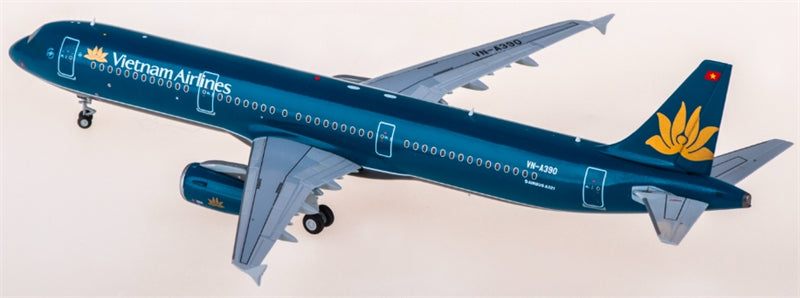 JC Wings Vietnam Airlines Airbus A321 VN-A390 1:200 Diecast Model view 3