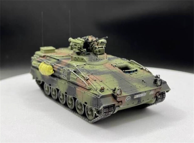 AM German Weasel Infantry Fighting Vehicle NATO Tricolor 1:72 Tank Pre-built Model