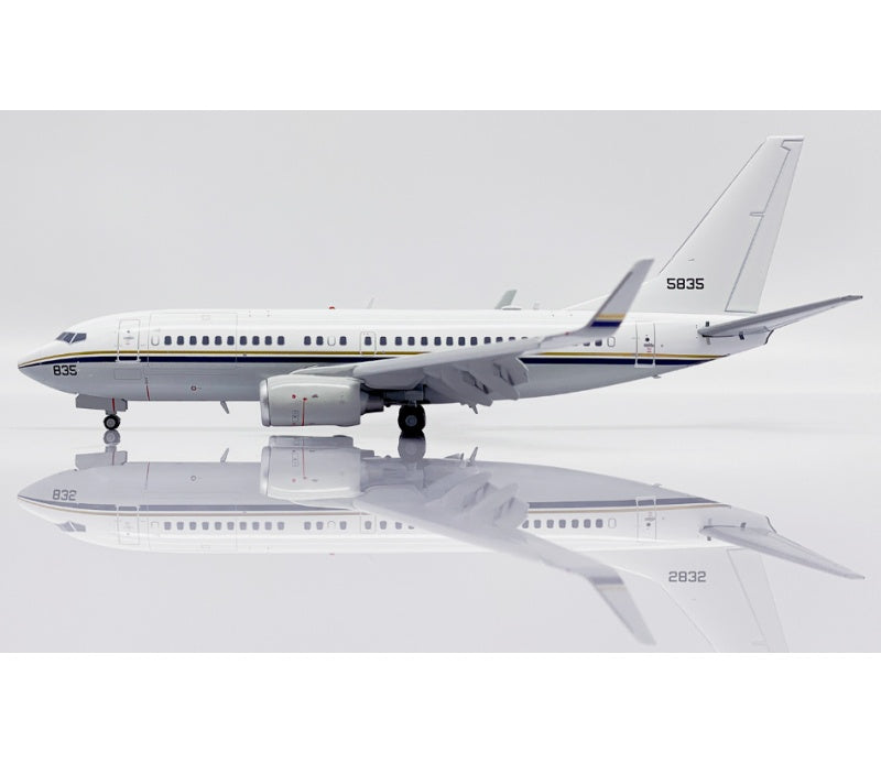 JC Wings 1:200 USA NAVY B737-700 165835 Flaps down DIECAST Model