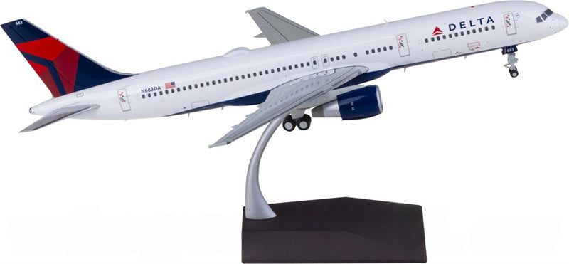 Geminijets Delta Air Lines Boeing 757-200 N683DA 1:200 Diecast Model view 4