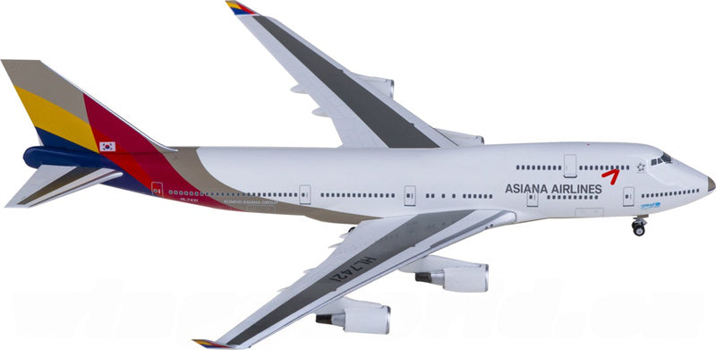 NG Models Asiana Airlines Boeing 747-400M HL7421 1:400 Diecast Model view 1