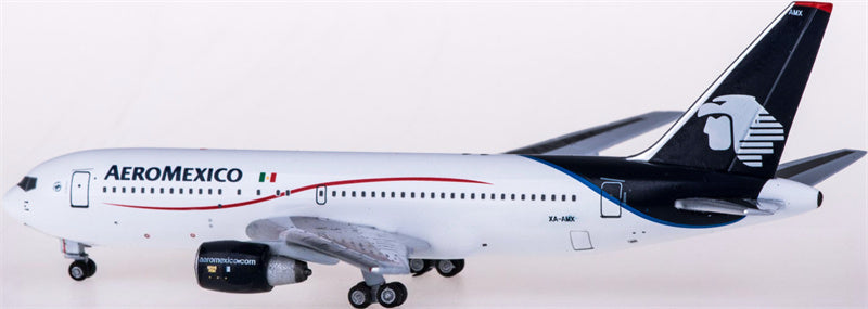 AeroClassics Aeromexico Boeing 767-200 XA-AMX 1:400 Diecast Model view 2