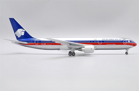JC Wings Aeromexico Boeing 767-300ER XA-APB 1:200 Diecast Model view 1