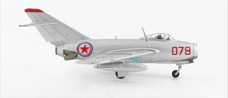 HOBBY MASTER CPVAF MiG-15bis 9th Regiment, 3rd Fighter Division 1:72 Model 1950S Wang Hai Red 079