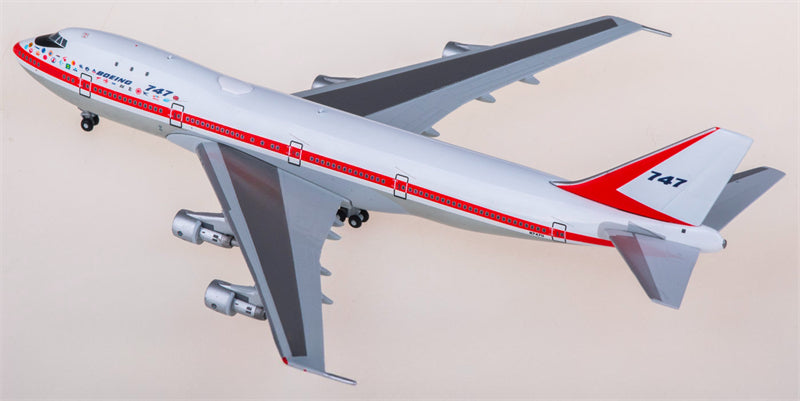 JC Wings Boeing 747-100 N7470 w/ GSE 1:400 Diecast Model view 2
