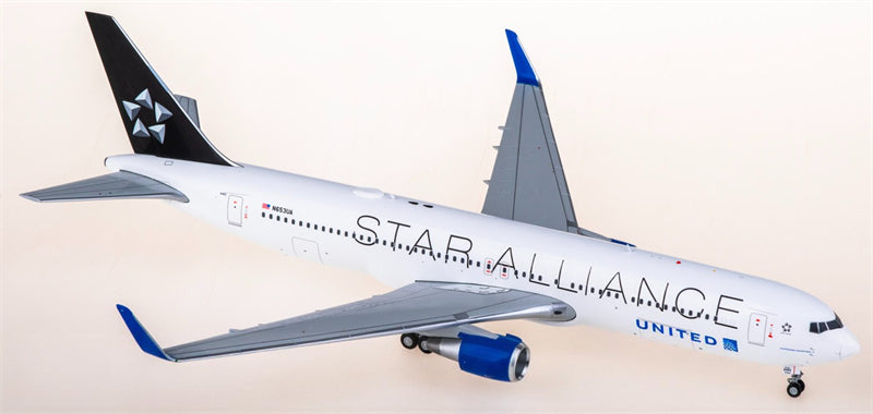 Geminijets 1:200 United Airlines Boeing 767-300ER N653UA Diecast Model view 2