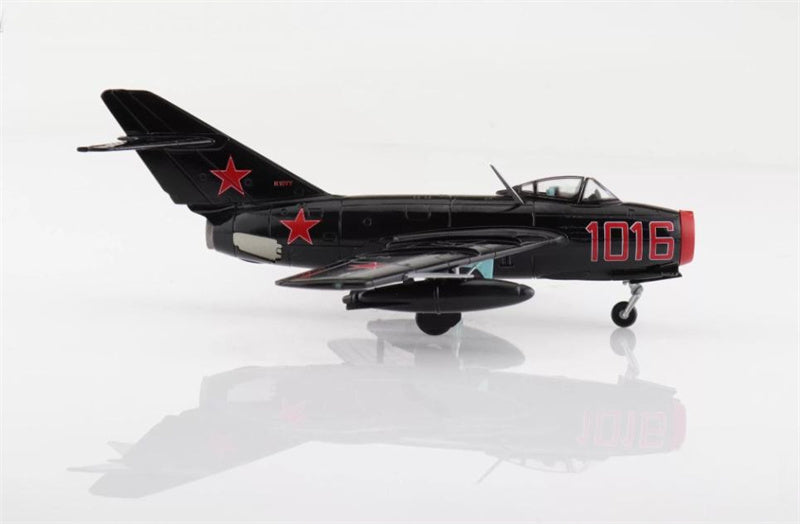 HOBBY MASTER MIG-15bis Experimental Red 1016 Combat Air Musem Kansas 1:72 Airplane Pre-built Model