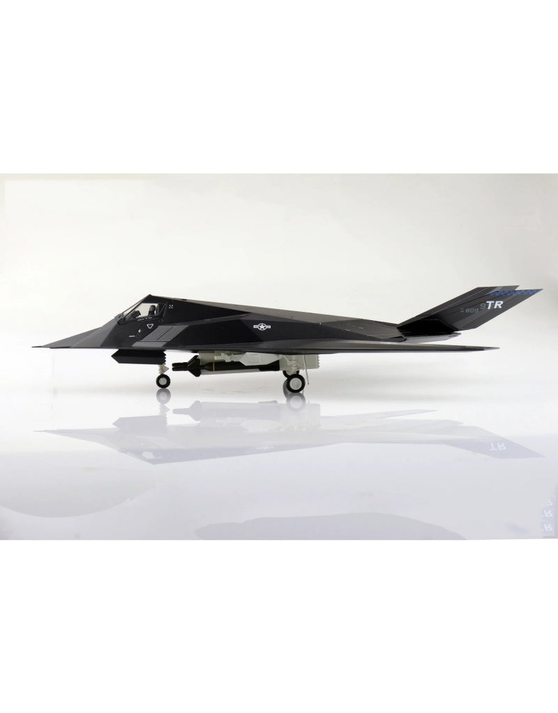 HOBBY MASTER US Air Force F-117A Nighthawk  1:72 Model 2022   84-0809