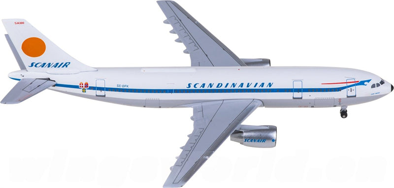 AeroClassics Scanair Airbus A300B4 SE-DFK 1:400 Diecast Model view 2