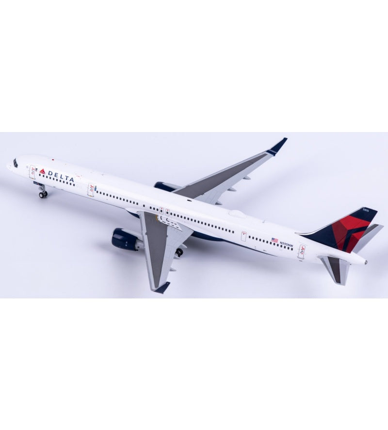 Geminijets 1:200 Delta Air Lines Boeing 757-300 N595NW  DIECAST Model