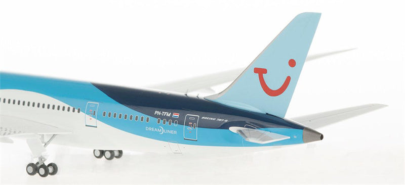 JC Wings Arke Boeing 787-8 PH-TFM 1:200 Diecast Model view 2