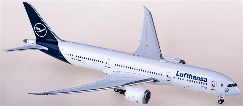 Phoenix 1:400 Lufthansa Boeing 787-9 D-ABPA Diecast Model view 2