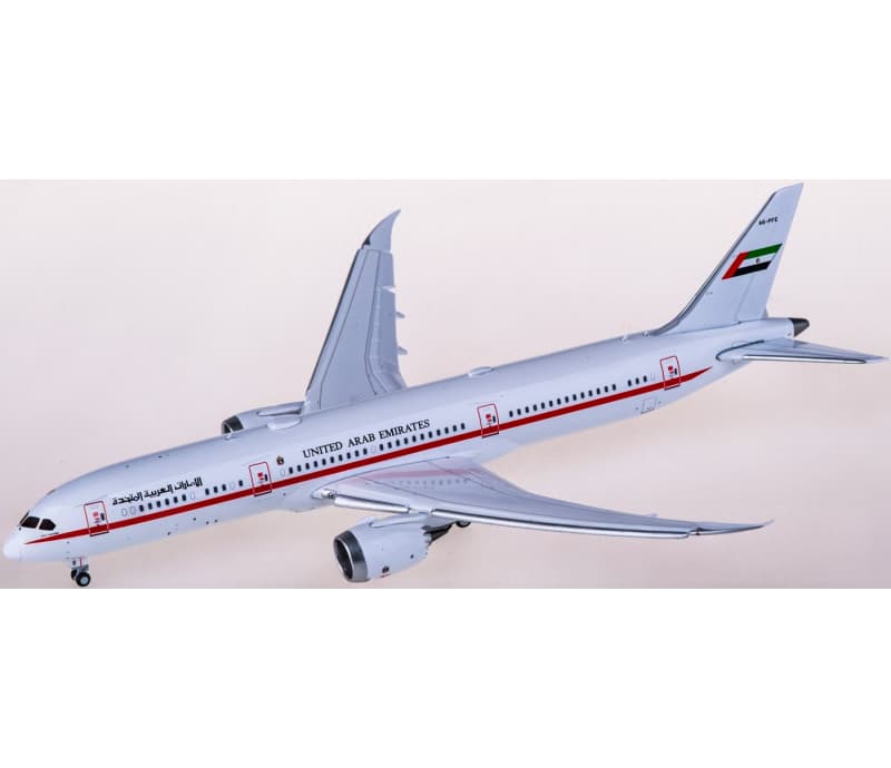 JC Wings Abu Dhabi Amiri Flight Boeing 787-9 Dreamliner A6-PFE Flaps down 1:400 Aircraft Pre-built  Airliner Model Display