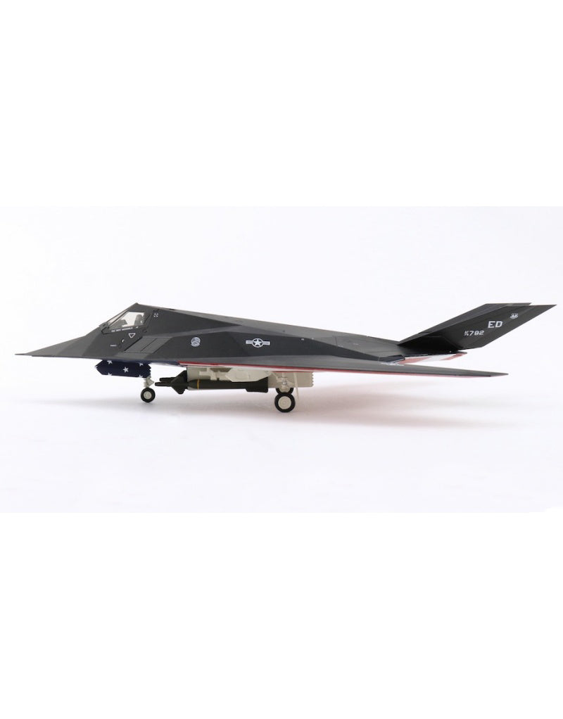 HOBBY MASTER USAF F-117A Nighhawk 410th TFS 1:72 Model 2005  Edwards 79-10782