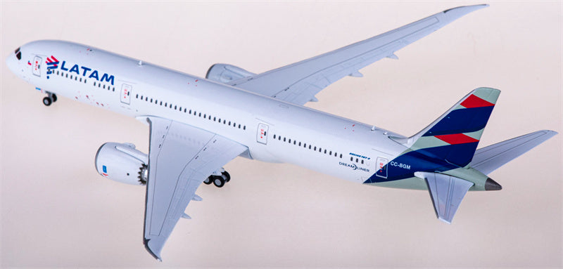 Geminijets LATAM Boeing 787-9 CC-BGM 1:400 Diecast Model view 2