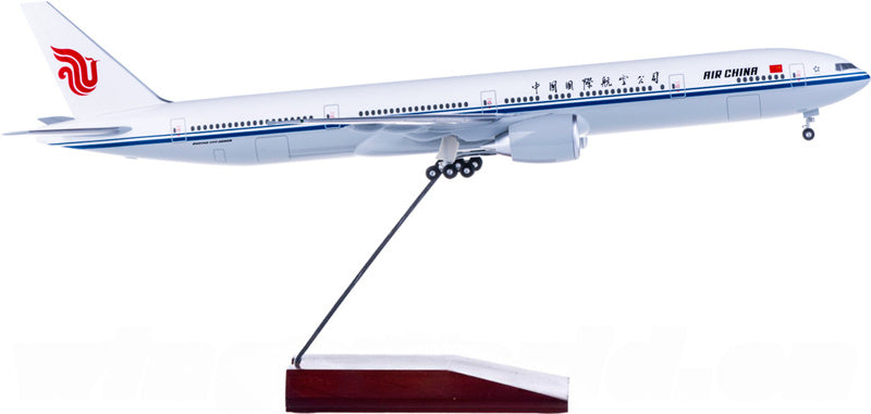 Hogan Air China Boeing 777-300ER 1:200 ABS Model view 2