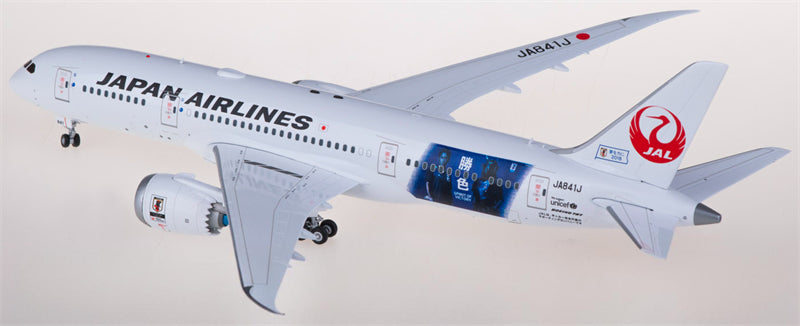 SQ Wings Japan Airlines Boeing 787-8 JA841J 1:200 Diecast Model view 2