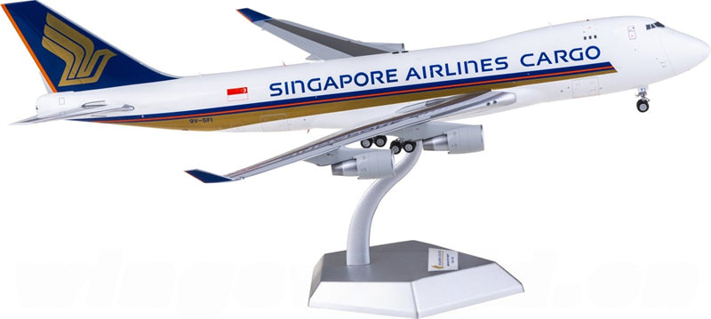 SQ Wings Singapore Airlines Boeing 747-400F 9V-SFI Freighter 1:200 Diecast Model view 4