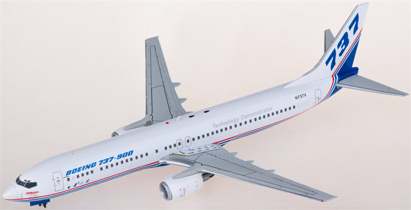 JC Wings Boeing 737-900 N737X 1:200 Diecast Model view 3